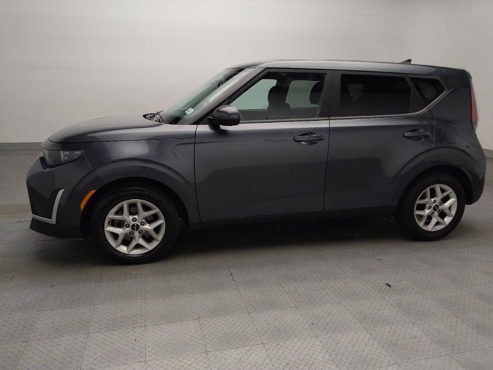 Used 2023 Kia Soul LX w/ Option Group 015 FWD image 2