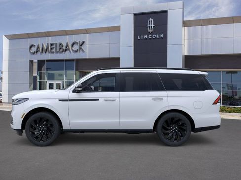 New 2026 Lincoln Navigator Reserve w/ Jet Appearance Package image 3