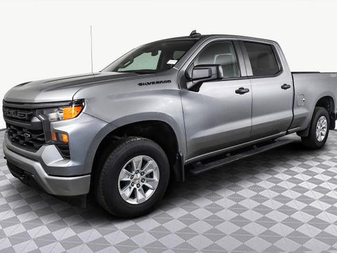 Used 2023 Chevrolet Silverado 1500 Custom image 4