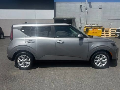Certified 2023 Kia Soul LX w/ Option Group 015 FWD image 6