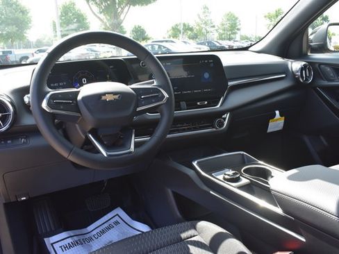 New 2027 Chevrolet Equinox LT w/ LPO, Floor Liner Package FWD image 18