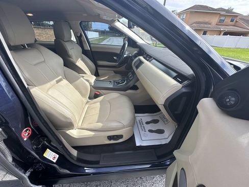 Used 2019 Land Rover Range Rover Evoque SE AWD/4WD image 10