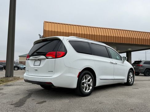 Used 2020 Chrysler Pacifica Limited image 5