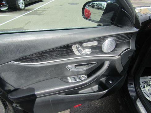 Used 2019 Mercedes-Benz E 300 4MATIC w/ Premium 1 Package image 9