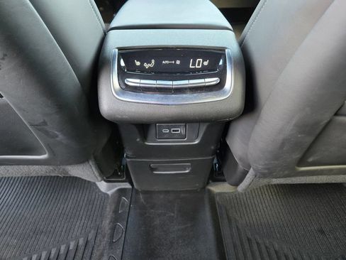 Used 2025 Cadillac XT6 Premium Luxury w/ Platinum Package AWD/4WD image 14