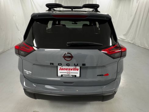 Certified 2026 Nissan Rogue SV AWD/4WD image 4