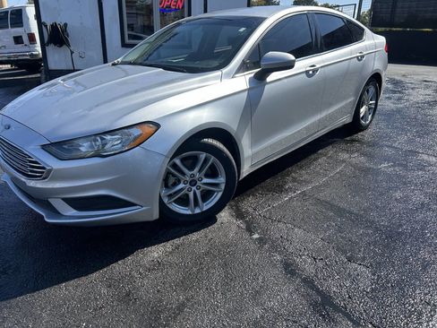 Used 2018 Ford Fusion SE w/ Fusion SE Technology Package image 38