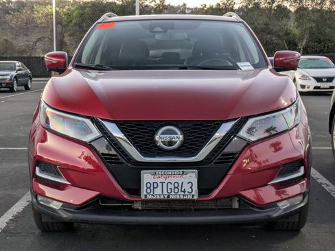 Used 2020 Nissan Rogue Sport SL w/ Premium Package image 2