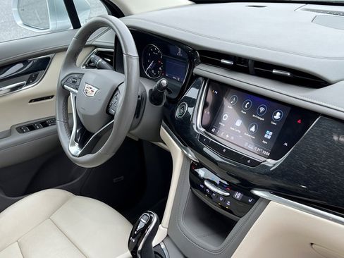 Used 2020 Cadillac XT6 Premium Luxury w/ LPO, Floor Liner Package image 11