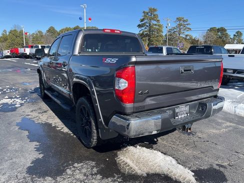 Used 2018 Toyota Tundra SR5 w/ SR5 Upgrade Package image 7
