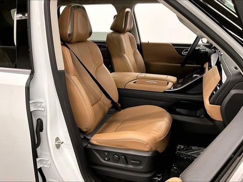 Used 2025 INFINITI QX80 Sensory AWD/4WD image 8