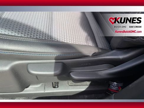 Used 2025 Chevrolet Trax LT w/ LT Convenience Package FWD image 8