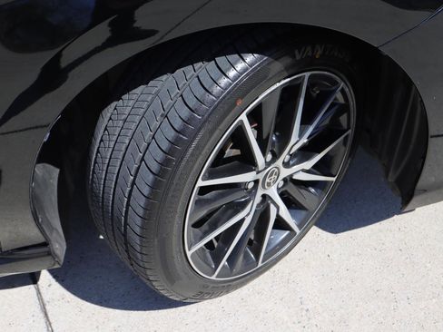 Used 2022 Toyota Camry SE image 19