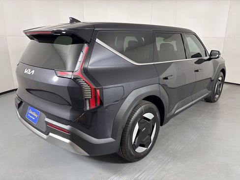 New 2026 Kia EV9 Light RWD image 8