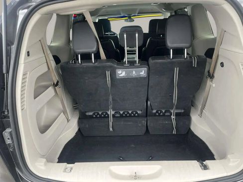 Used 2019 Chrysler Pacifica Touring-L FWD image 9