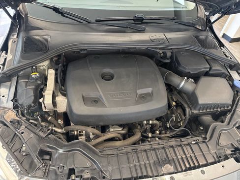 Used 2018 Volvo V60 T5 Cross Country Platinum image 35
