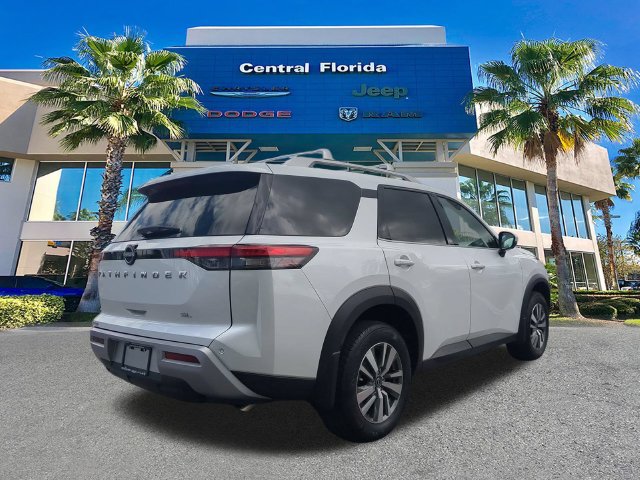 Used 2025 Nissan Pathfinder SL FWD image 5