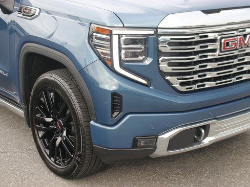 Used 2025 GMC Sierra 1500 Denali w/ Denali Reserve Package AWD/4WD image 9