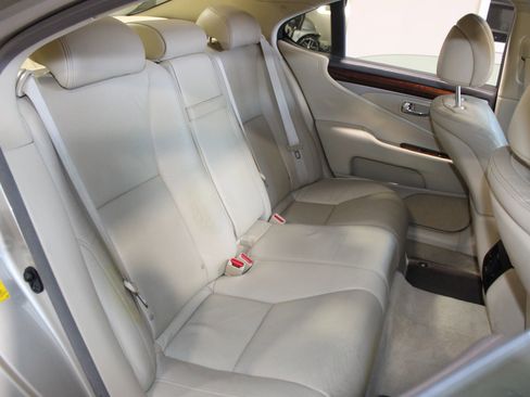 Used 2013 Lexus LS 460 w/ Comfort Pkg image 29