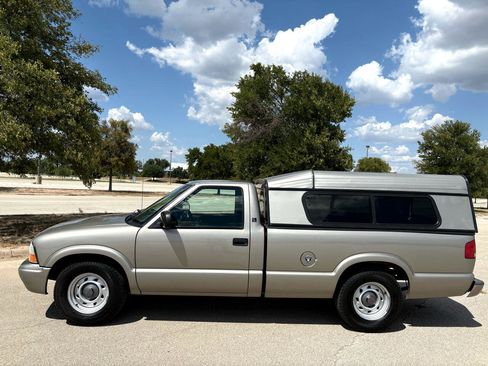 Used 2003 GMC Sonoma SL w/ Convenience Package image 2
