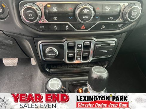 Used 2020 Jeep Wrangler Unlimited Sahara image 22