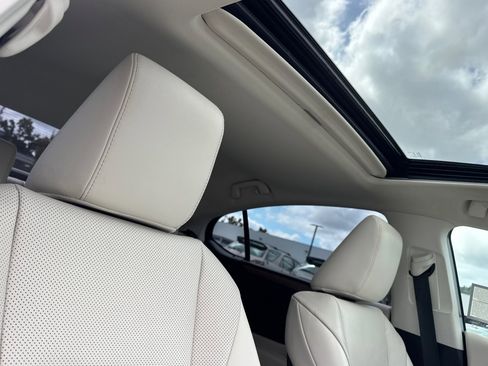 Used 2025 Lexus ES 300h w/ Premium Package FWD image 16