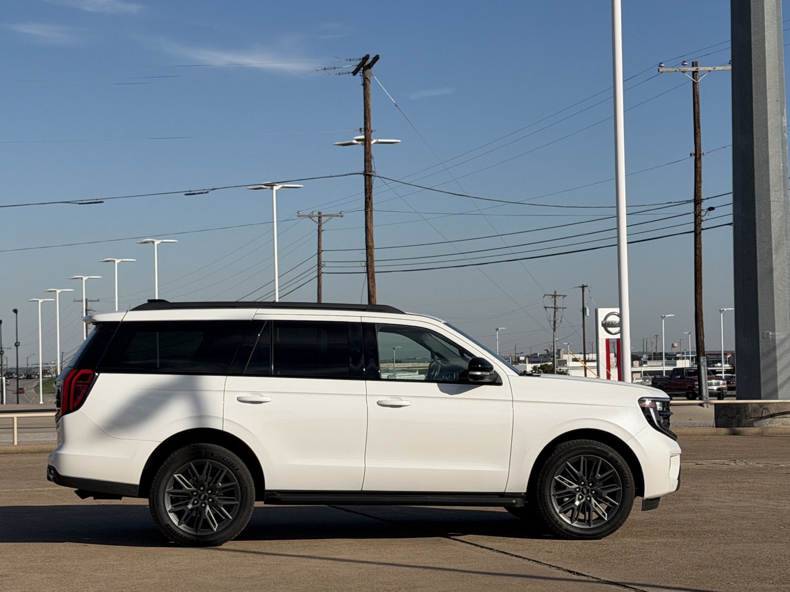 Used 2026 Ford Expedition Platinum w/ Stealth Appearance Package AWD/4WD image 3