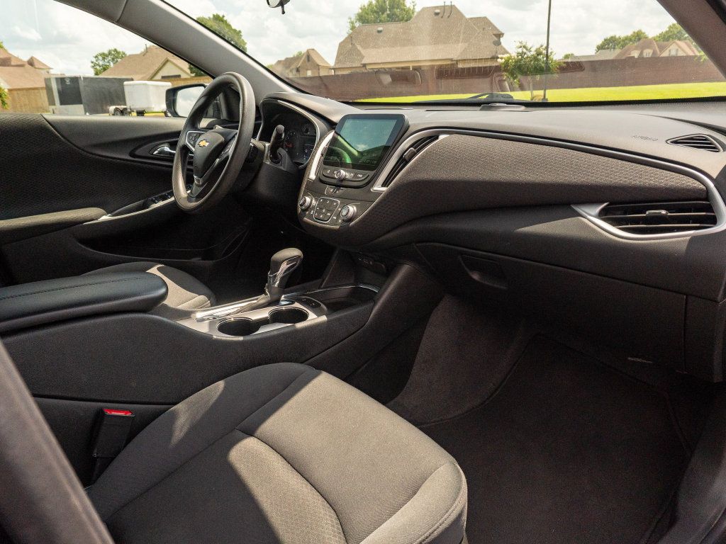 Used 2025 Chevrolet Malibu LT FWD image 19