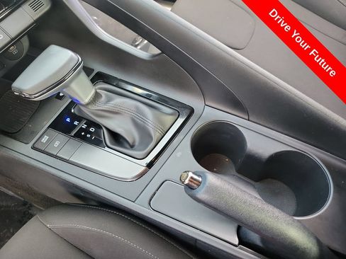 Used 2025 Hyundai Elantra Sport FWD image 13