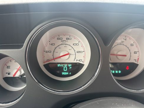 Used 2014 Dodge Challenger SXT image 17