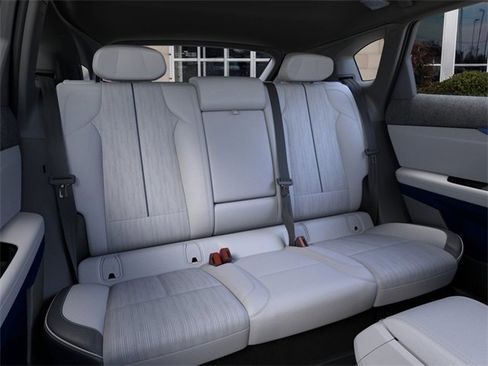 New 2025 Cadillac Optiq Luxury 2 image 17