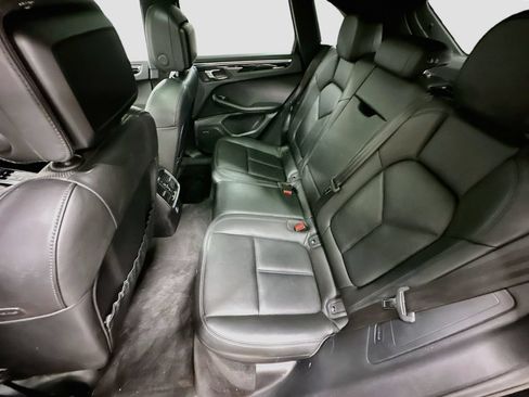 Used 2022 Porsche Macan AWD/4WD image 25