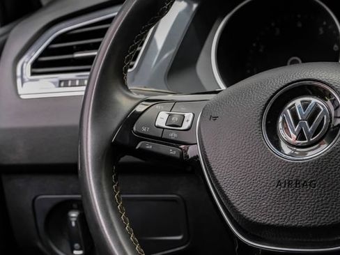 Used 2021 Volkswagen Tiguan SEL FWD image 20
