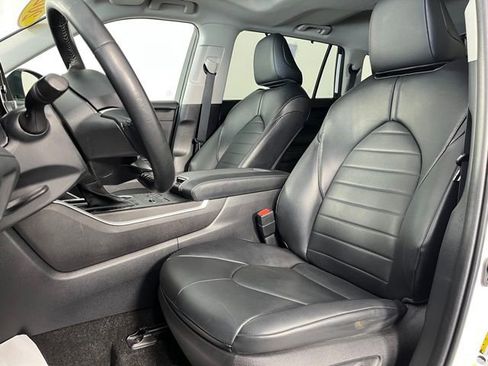 Used 2023 Toyota Highlander XLE image 17