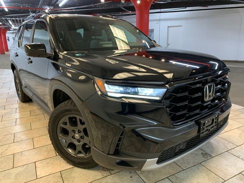 Used 2023 Honda Pilot TrailSport image 5