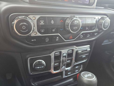 Used 2021 Jeep Wrangler Unlimited Sahara image 29