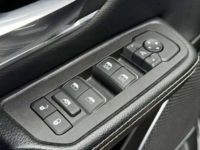 Used 2025 RAM 1500 Laramie AWD/4WD image 29