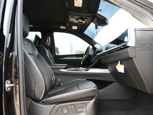 Certified 2025 Cadillac Escalade Premium Luxury w/ Touring Package AWD/4WD image 26