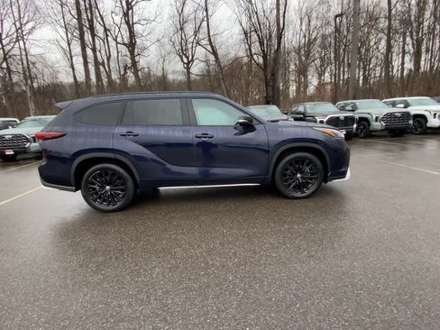 Certified 2025 Toyota Highlander XSE image 12