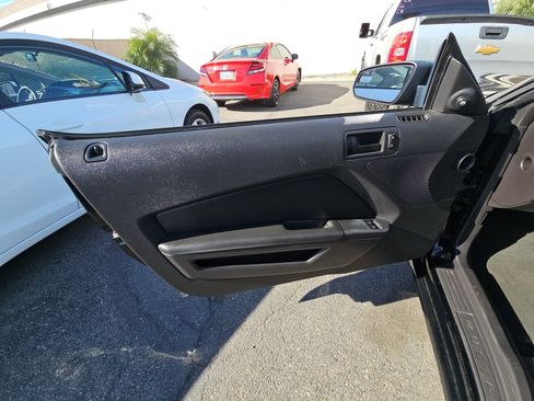 Used 2013 Ford Mustang Coupe image 8