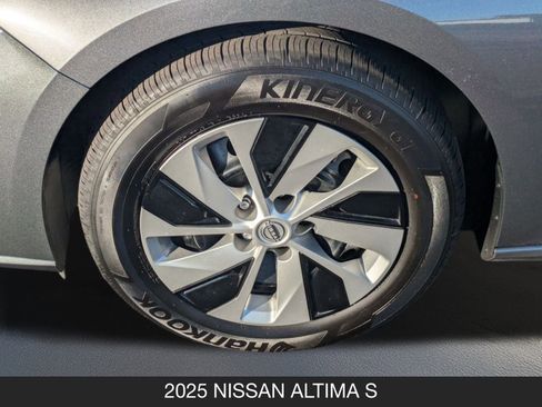 Certified 2025 Nissan Altima 2.5 S image 11