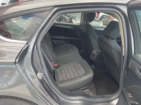 Used 2020 Ford Fusion SE image 4