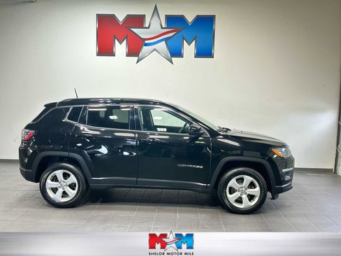 Used 2018 Jeep Compass Latitude w/ Cold Weather Group AWD/4WD image 1