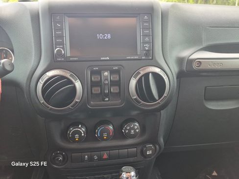 Used 2018 Jeep Wrangler Unlimited Sport S AWD/4WD image 13