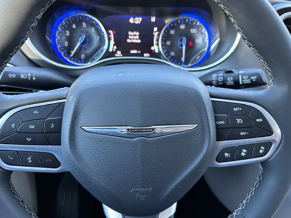 Used 2023 Chrysler Pacifica Touring-L FWD image 24