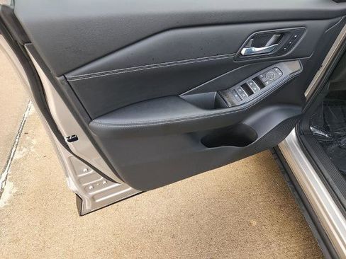 Certified 2025 Nissan Rogue SL w/ Tech Package image 30