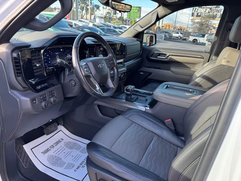 Used 2022 Chevrolet Silverado 1500 ZR2 w/ Technology Package image 10