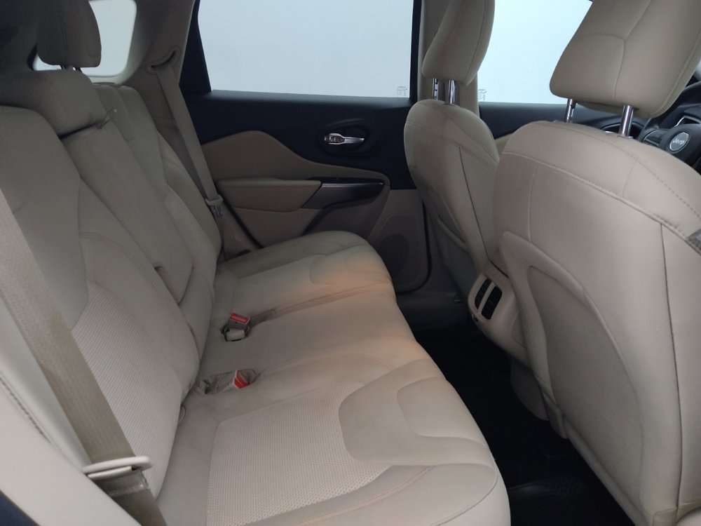 Used 2020 Jeep Cherokee Latitude FWD image 19