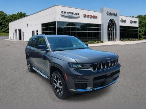 Used 2023 Jeep Grand Cherokee L Limited w/ Trailer Tow Group (B) AWD/4WD image 8