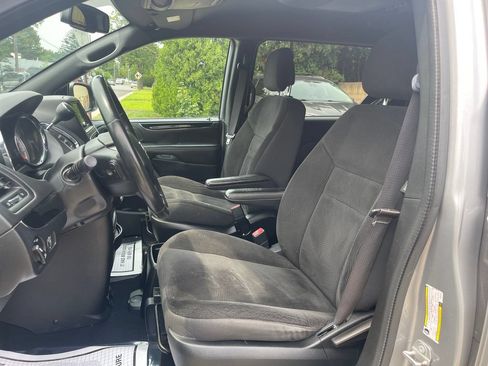 Used 2018 Dodge Grand Caravan SE FWD image 14